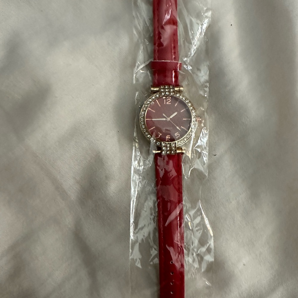 Red watch - Picture 5 of 6